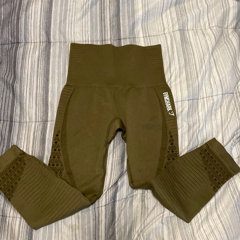 Gymshark. athletic leggings no tag,check measurements maybe XS/S
